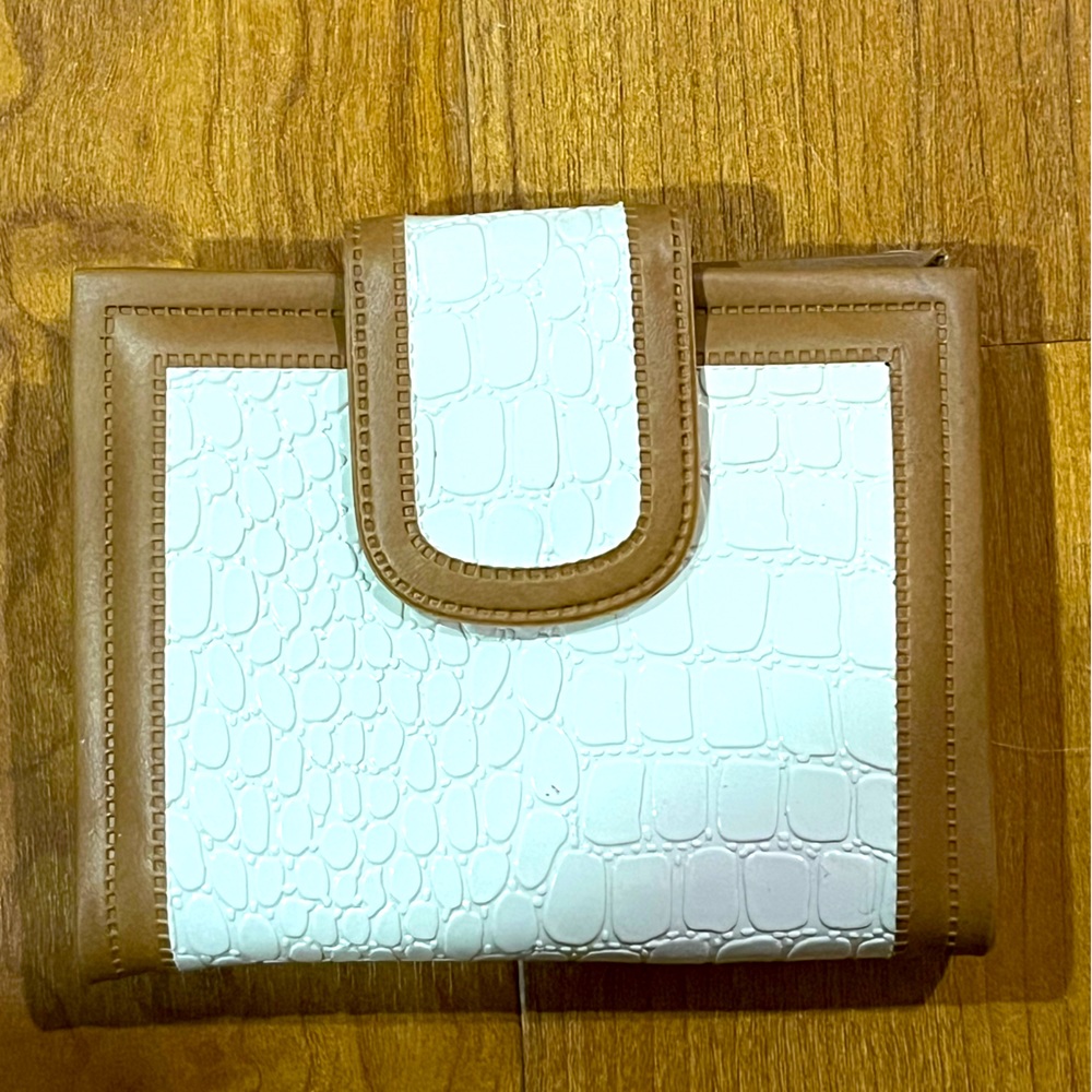 NWOT Multi ID Card Holding Wallet with Coin Purse